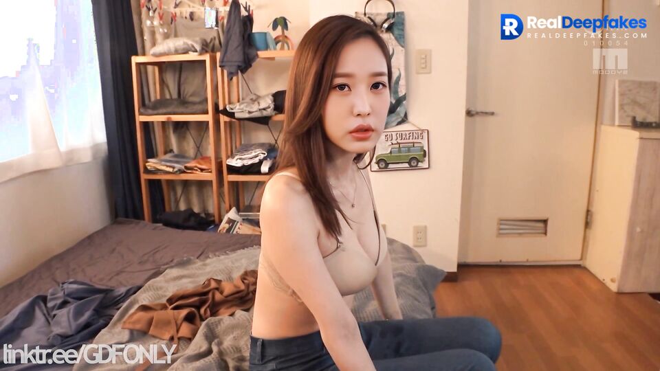 Shy handjob by cute virgin - Wonyoung IVE real fake (장원영 스마트한 얼굴 변화)